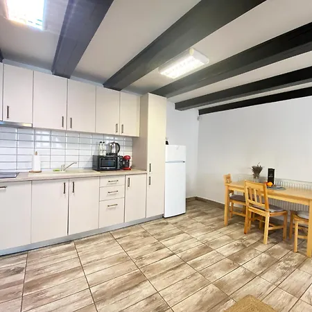 Апартаменти Piata Sfatului Brassai - Annastasia's Брашов