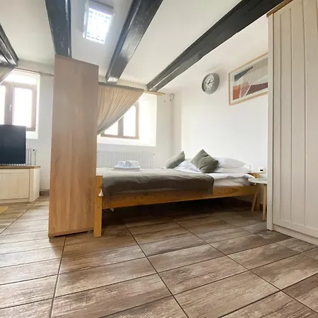 Piata Sfatului Brassai - Annastasia's * בראשוב