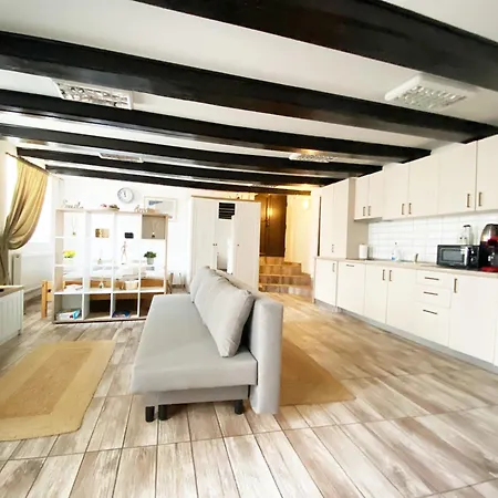 Piata Sfatului Brassai - Annastasia's Апартаменти