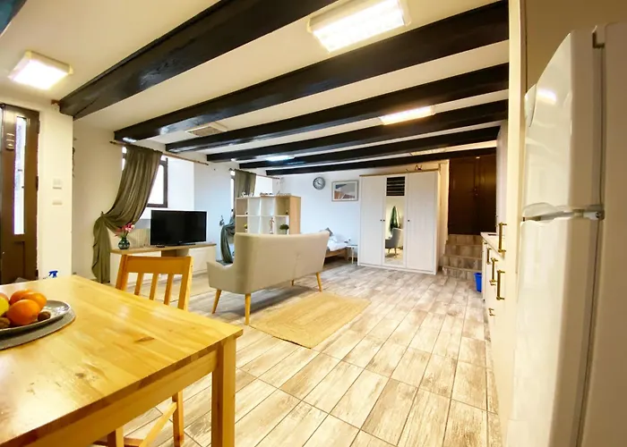 Piata Sfatului Brassai - Annastasia's