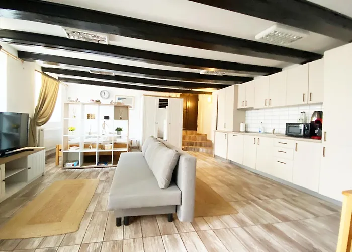 Piata Sfatului Brassai - Annastasia's Апартаменти